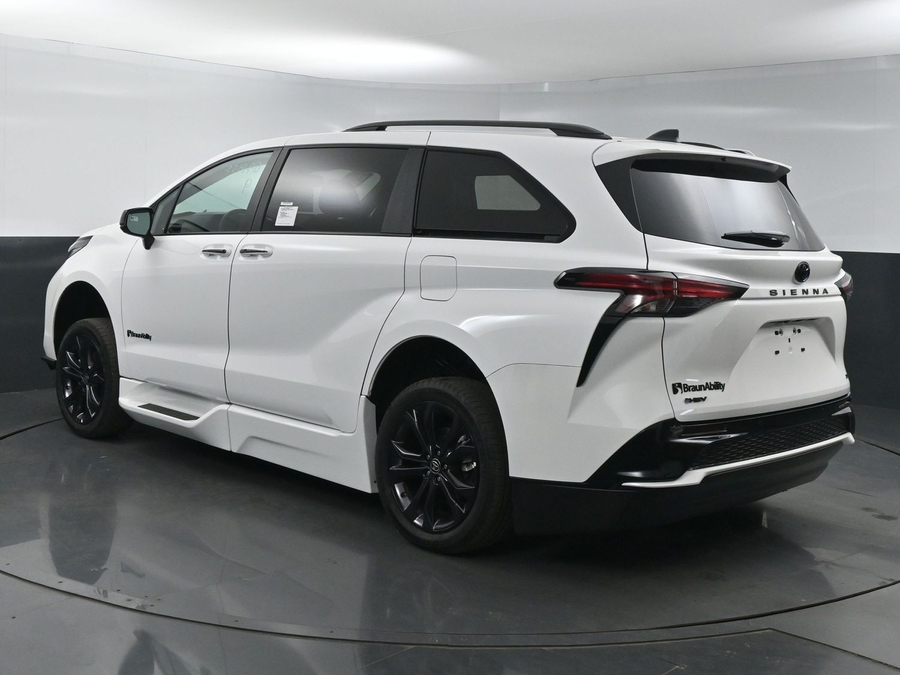 New 2025 Toyota Sienna Hybrid XSE Sport - BraunAbility Side Entry Entry In Floor Automatic Ramp
