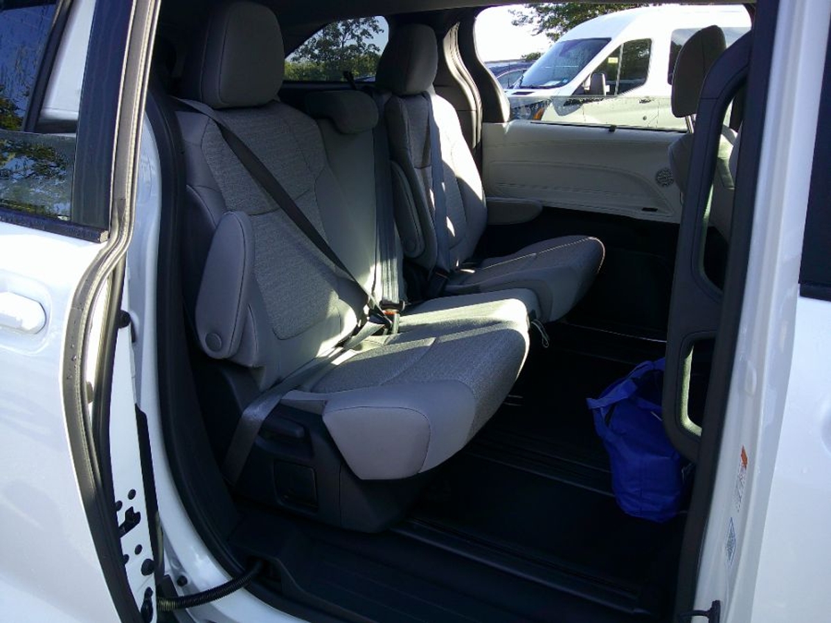 White Toyota Sienna image number 14