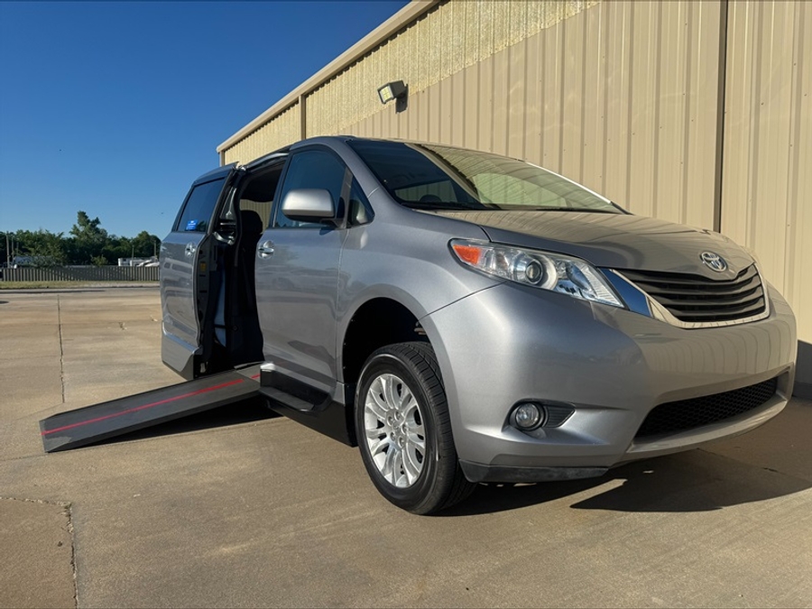 Used 2013 Toyota Sienna XLE - VMI Side Entry Entry In Floor Automatic Ramp