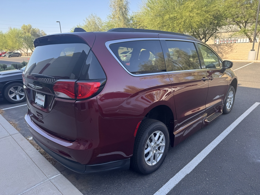 Used 2021 Chrysler Voyager LXi - BraunAbility Side Entry Fold Out Automatic Ramp