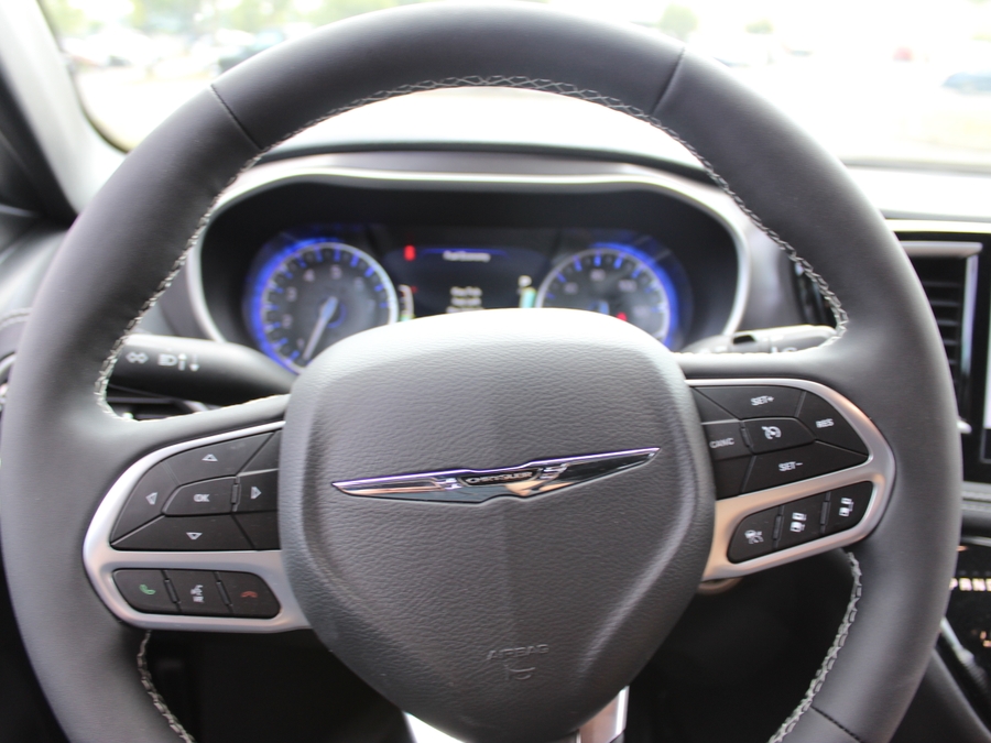 Número de imagen Chrysler Pacifica negro 9