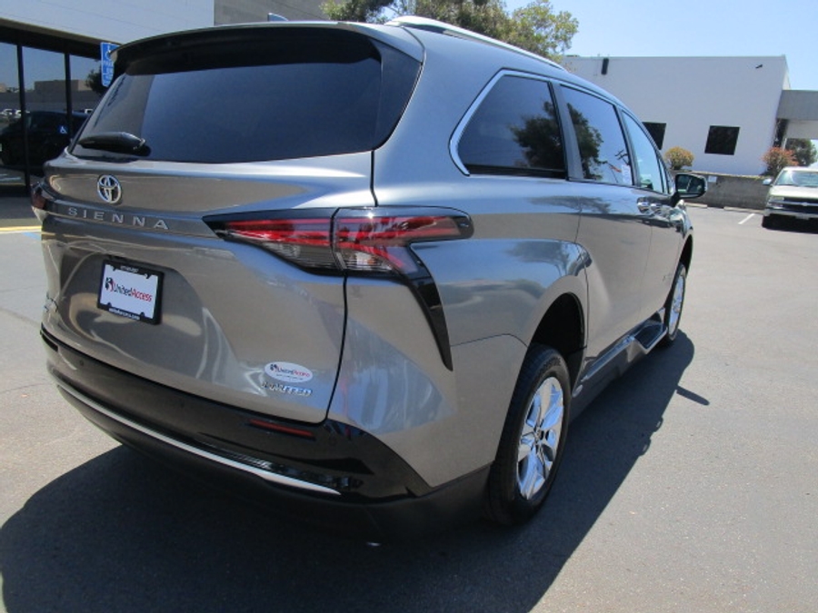 New 2026 Toyota Sienna Hybrid XSE Sport - BraunAbility Side Entry Fold Out Automatic Ramp