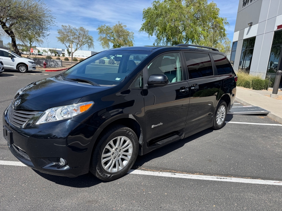 Used 2017 Toyota Sienna XLE - BraunAbility Side Entry Entry In Floor Automatic Ramp