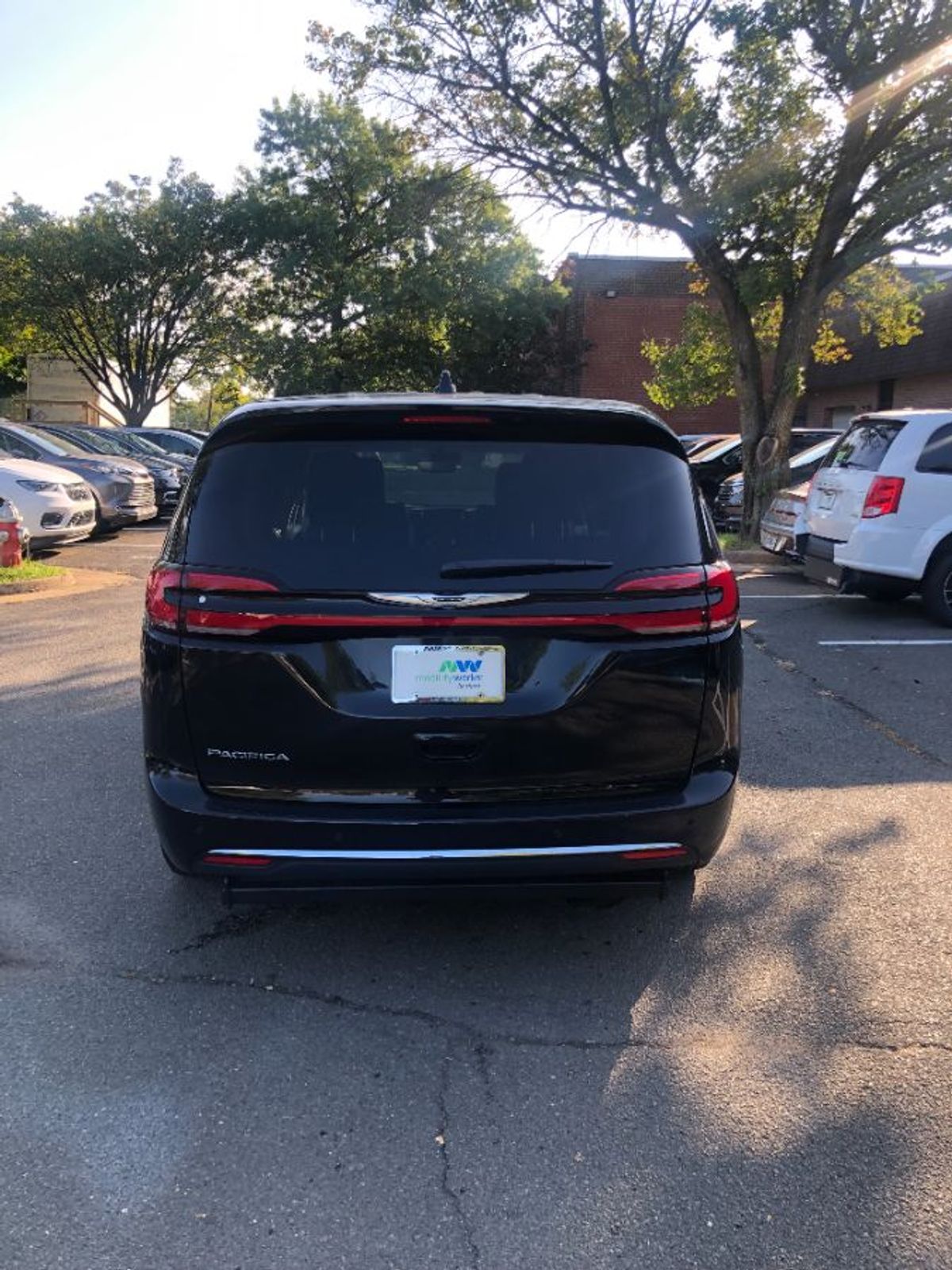 Black Chrysler Pacifica image number 3