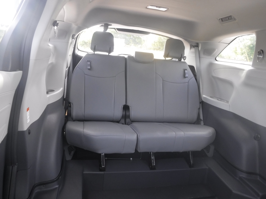 Black Toyota Sienna image number 17