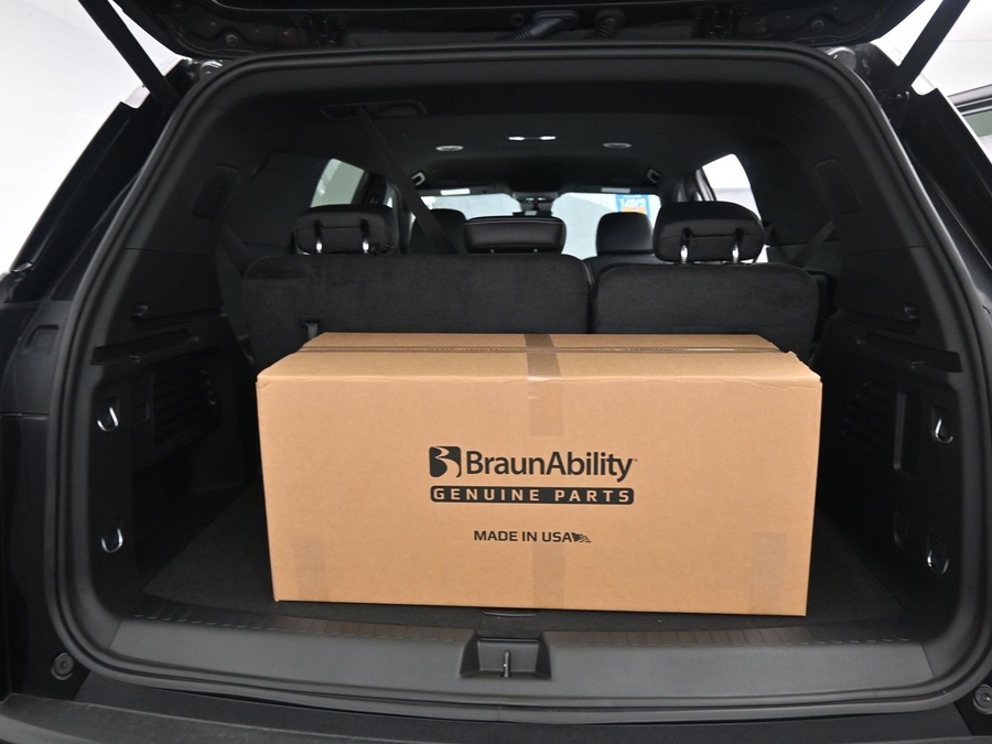 New 2027 Chevrolet Traverse 1LT - BraunAbility Side Entry In Floor Automatic Ramp