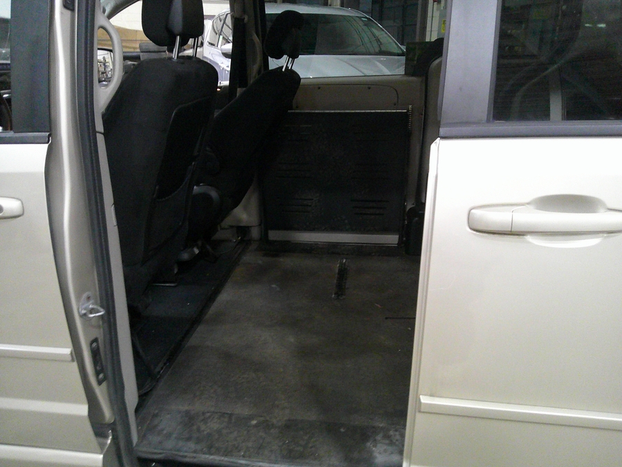 Brown Dodge Grand Caravan image number 9