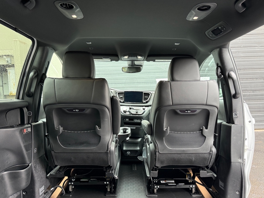 Used 2025 Chrysler Pacifica Select - BraunAbility Side Entry Entry In Floor Automatic Ramp