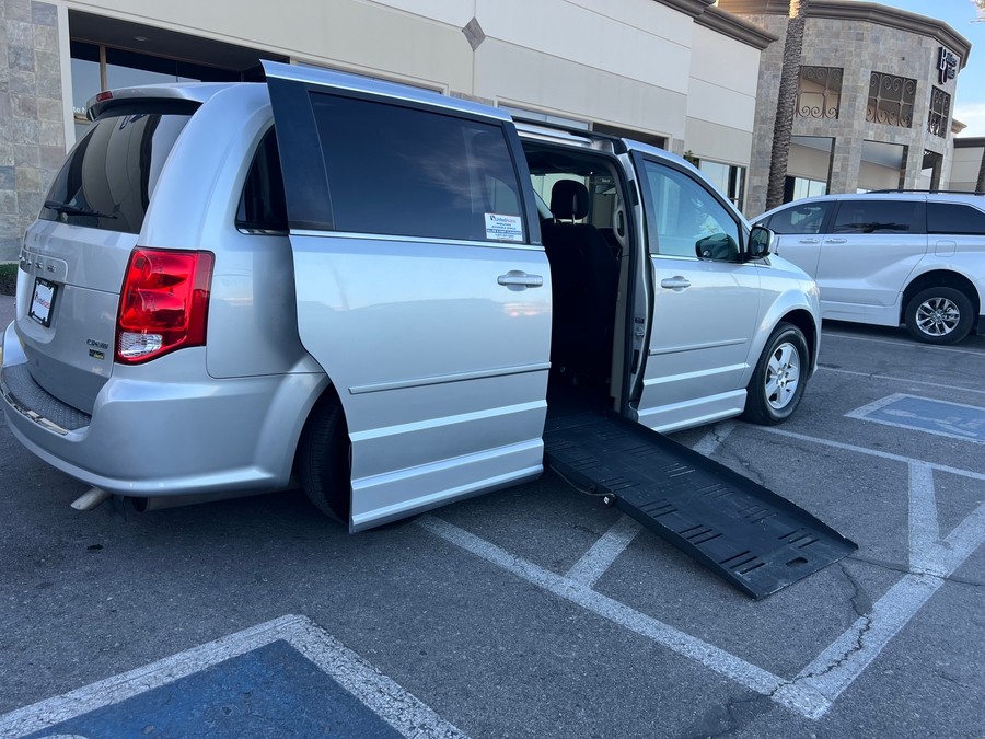Used 2012 Dodge Grand Caravan SXT - BraunAbility Side Entry Entry Fold Out Automatic Ramp