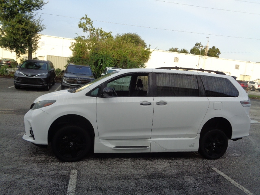 Used 2020 Toyota Sienna SE Premium - VMI Side Entry In Floor Automatic Ramp