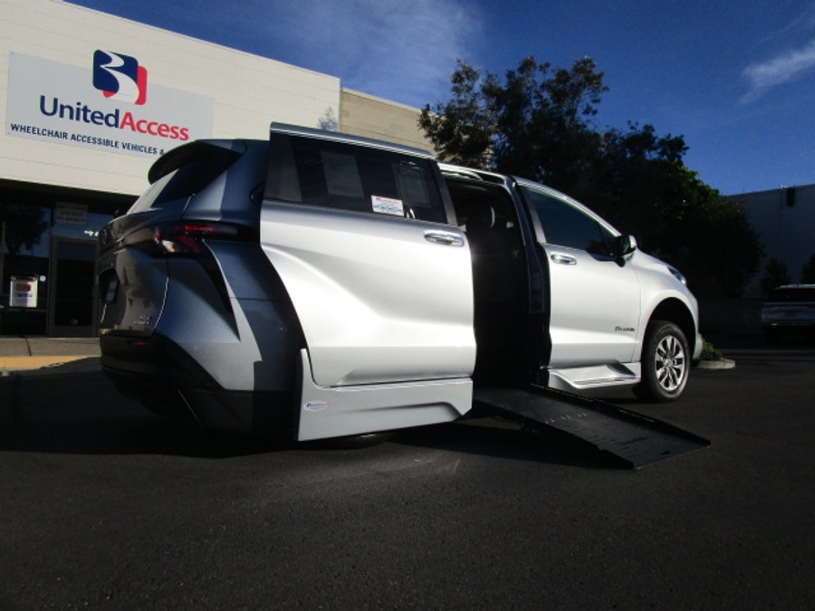Used 2024 Toyota Sienna Hybrid XLE Base - BraunAbility Side Entry Entry Fold Out Automatic Ramp