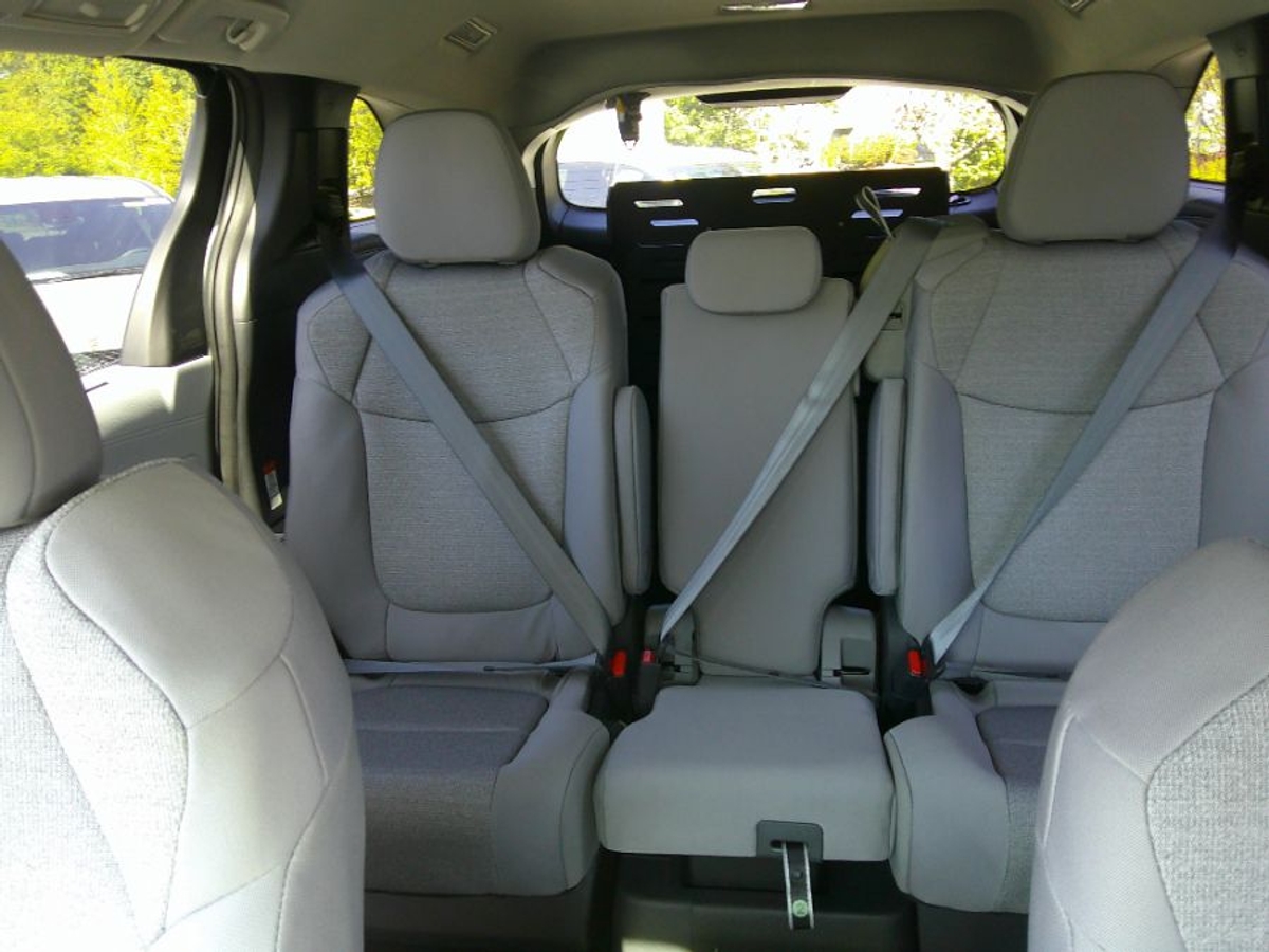 White Toyota Sienna image number 20