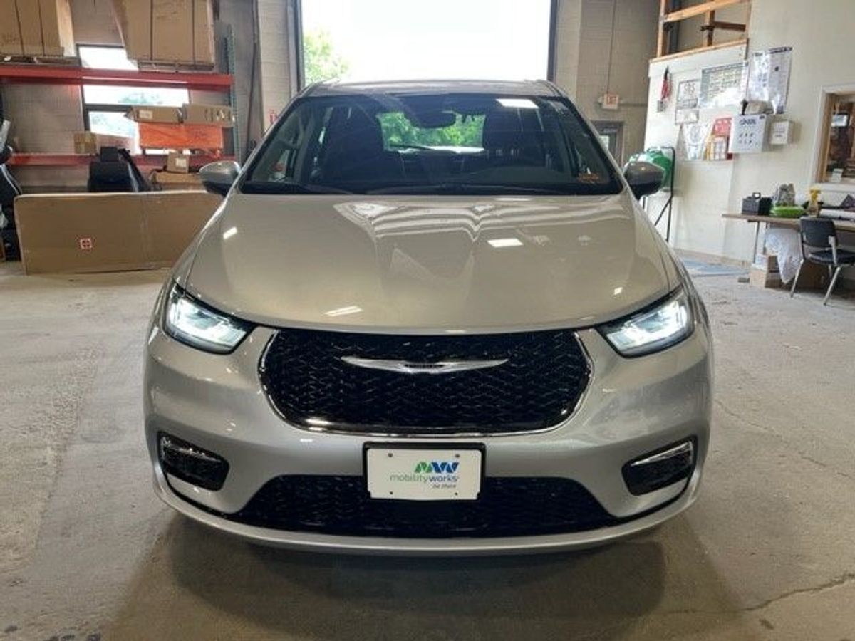 2023 CHRYSLER PACIFICA - Image 5