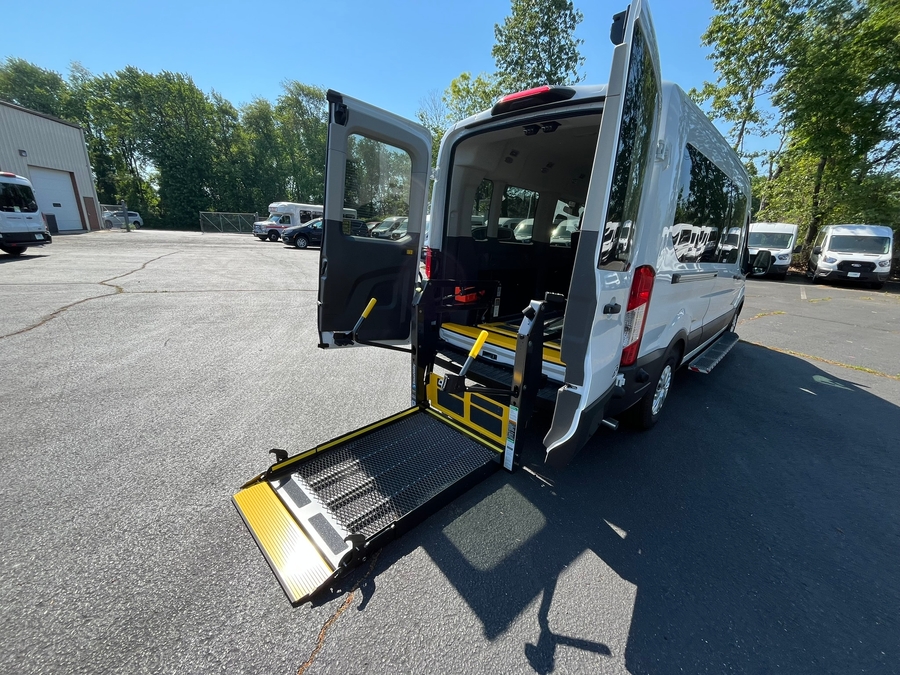 White Ford T350 image number 12