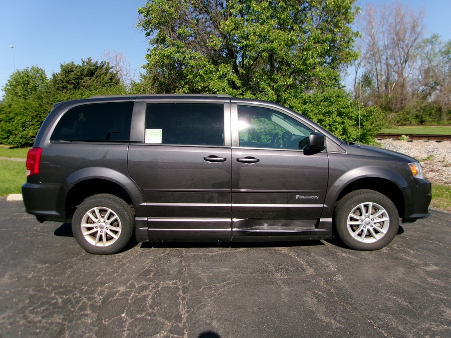 Grey Dodge Grand Caravan image number 12