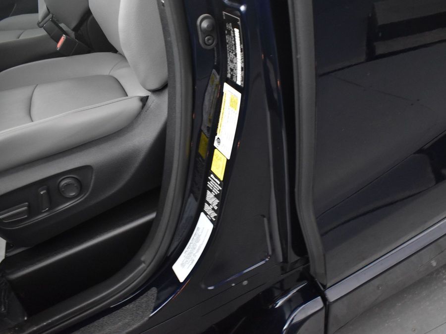 New 2025 Toyota Sienna Hybrid XLE Base - BraunAbility Side Entry Entry Fold Out Automatic Ramp