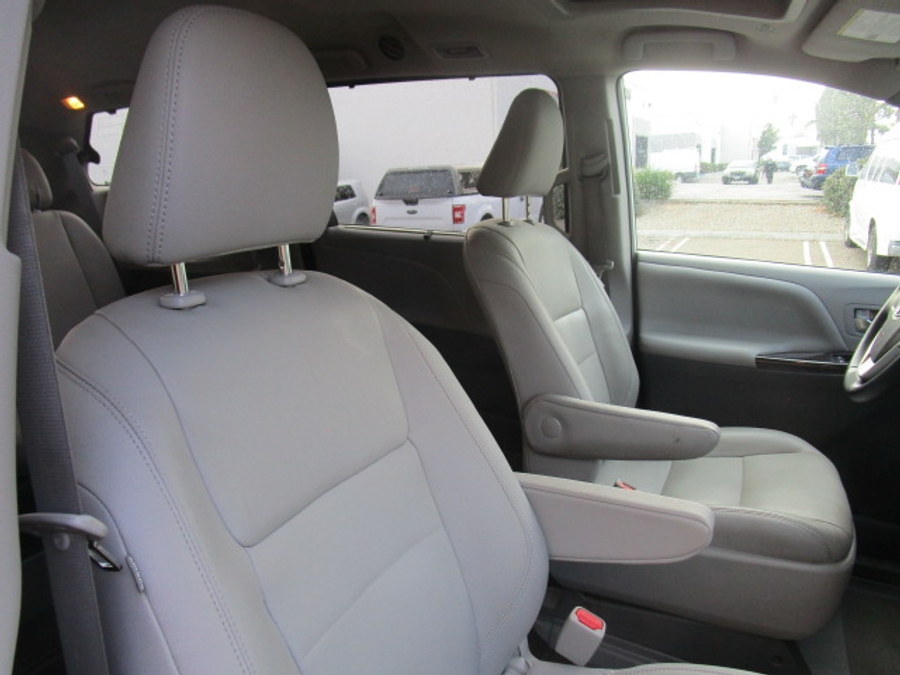 Used 2020 Toyota Sienna XLE Base - BraunAbility Side Entry Entry Fold Out Automatic Ramp