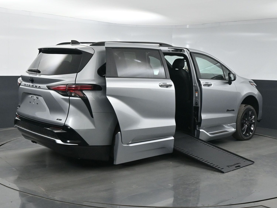 New 2025 Toyota Sienna Hybrid XSE - BraunAbility Side Entry Entry In Floor Automatic Ramp