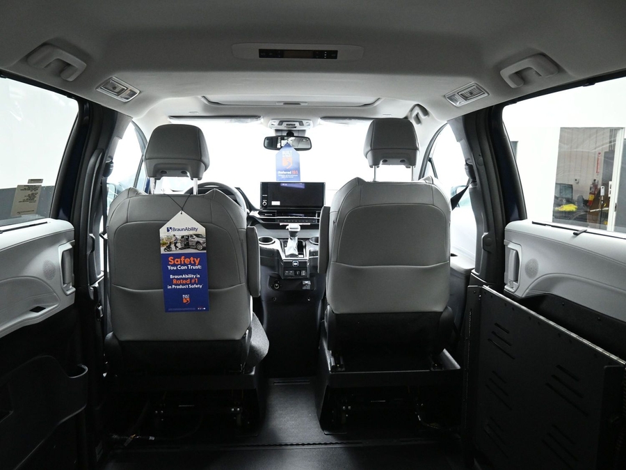 New 2026 Toyota Sienna XLE Add - BraunAbility Side Entry Entry Fold Out Automatic Ramp