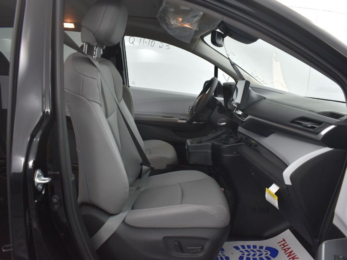 2025 TOYOTA SIENNA - Image 4