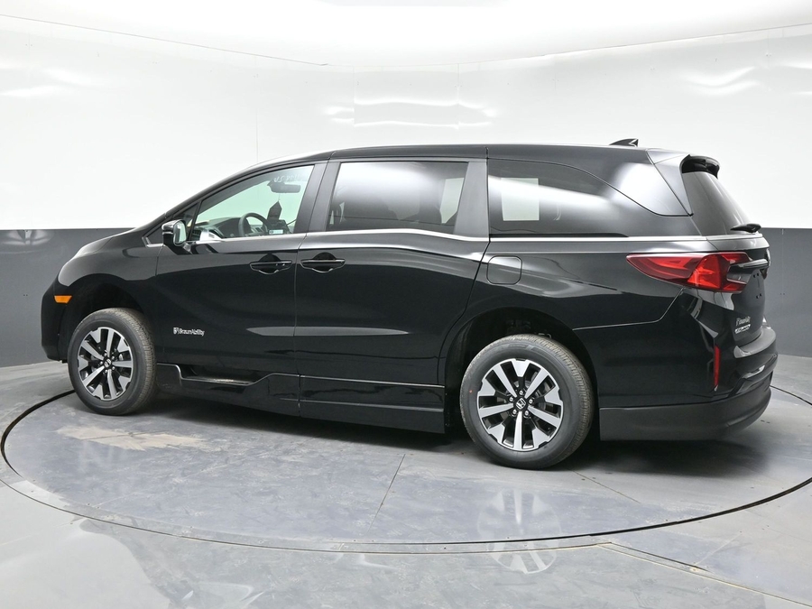 Black Honda Odyssey image number 3