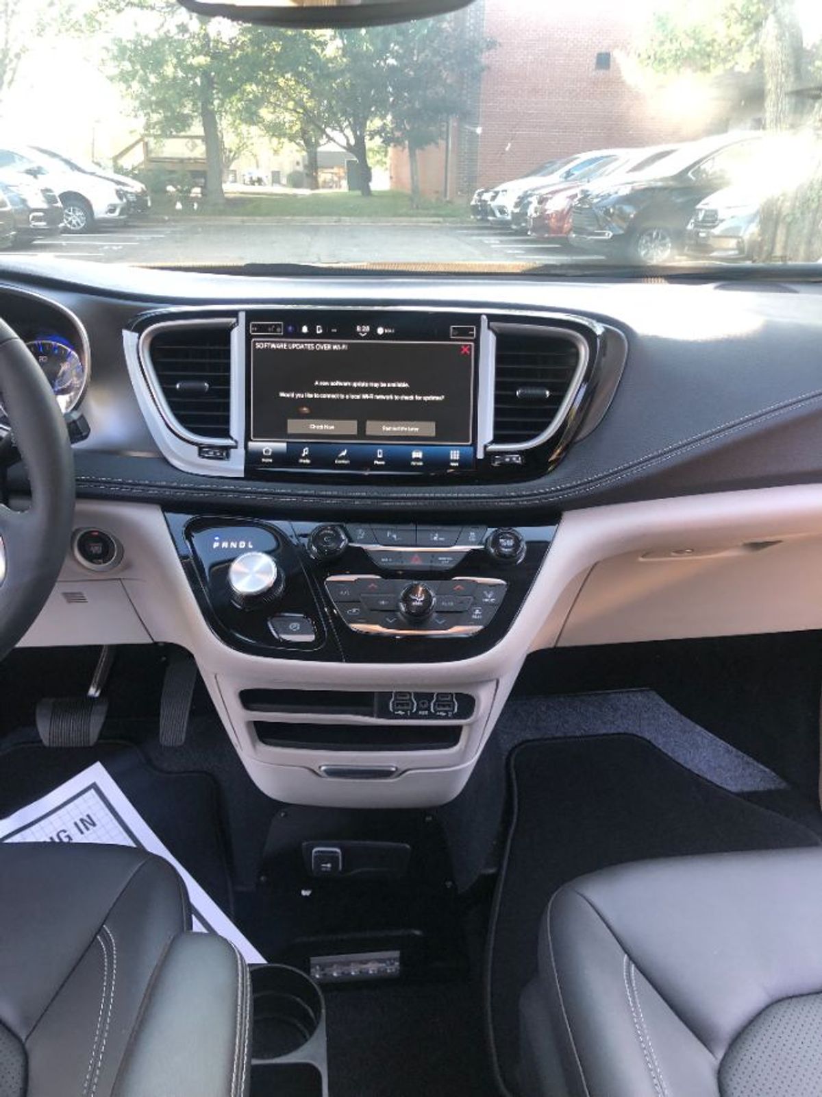 Black Chrysler Pacifica image number 13