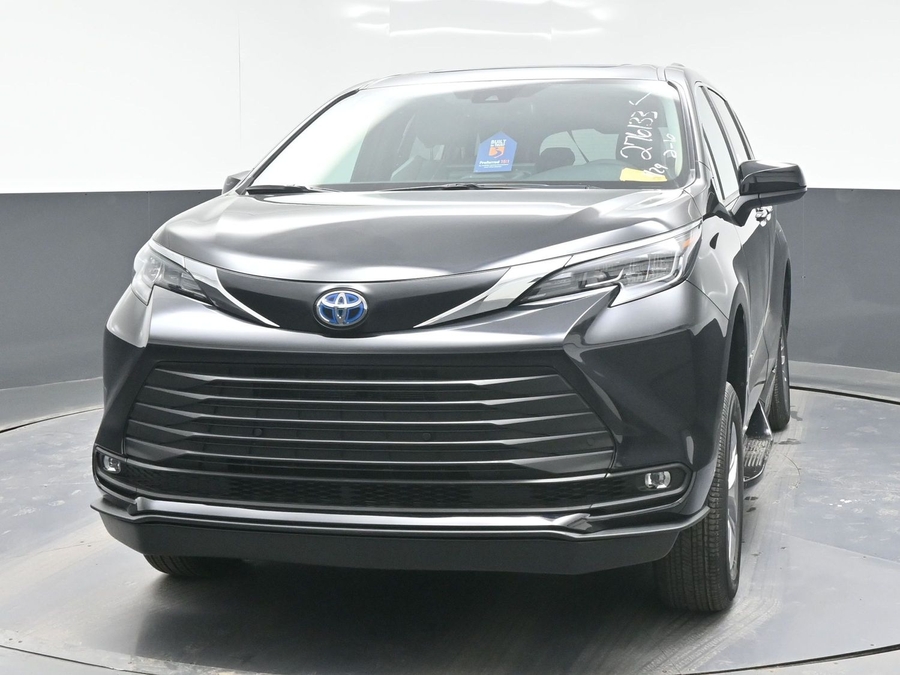 Black Toyota Sienna image number 9