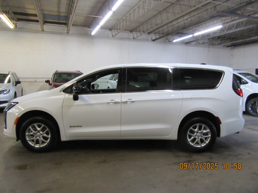 2027 Chrysler Pacifica Select - Photo 13