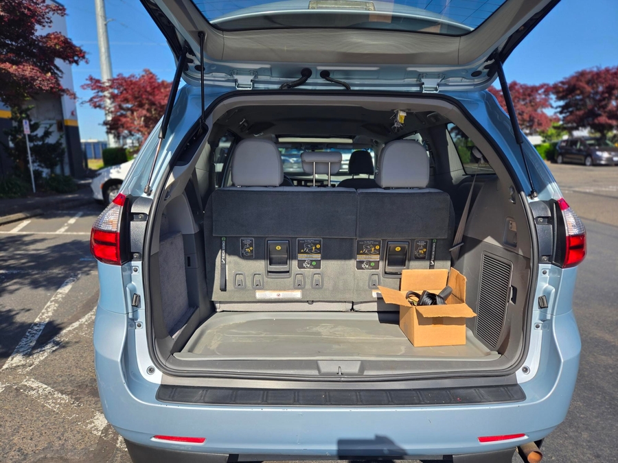 Used 2015 Toyota Sienna XLE - VMI Side Entry Entry In Floor Automatic Ramp
