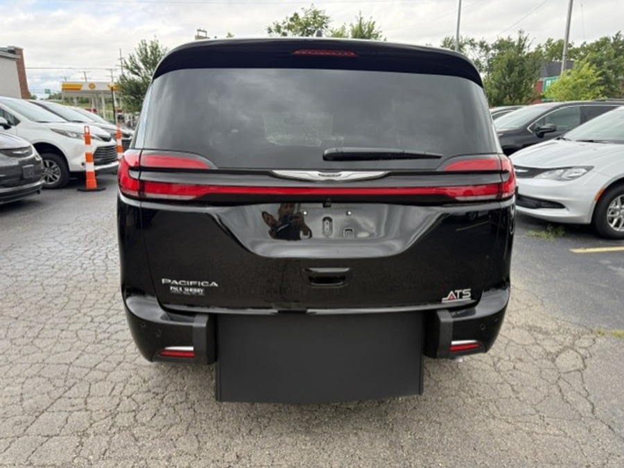 2026 Chrysler Pacifica Select - Photo 4