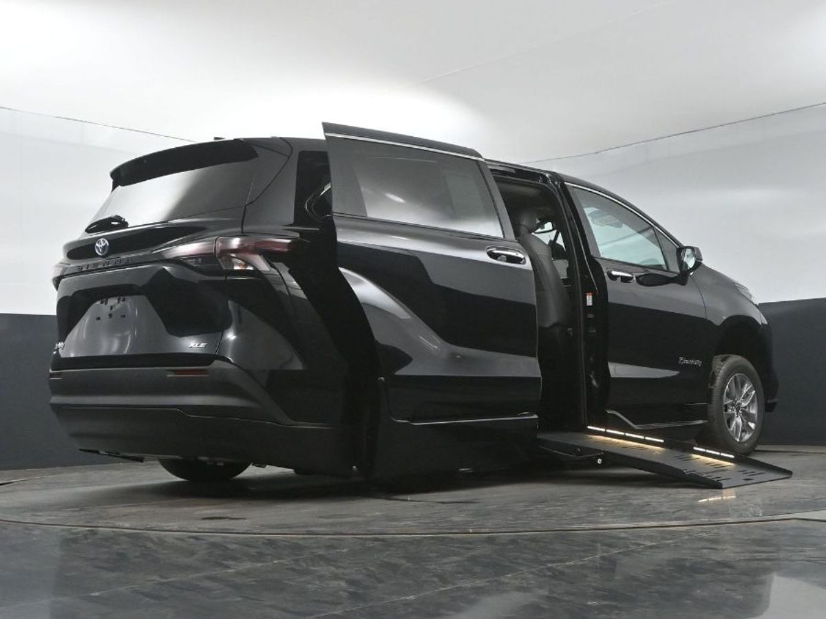 2025 TOYOTA SIENNA - Image 22