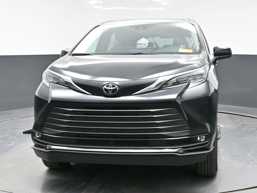 New 2026 Toyota Sienna Hybrid XLE Add - BraunAbility Side Entry Fold Out Automatic Ramp