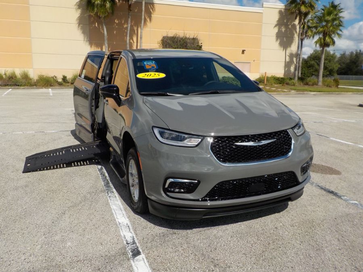 2025 CHRYSLER PACIFICA - Image 26