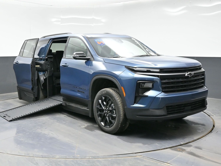 New 2026 Chevrolet Traverse 1LT Midnight - BraunAbility Side Entry Entry In Floor Automatic Ramp