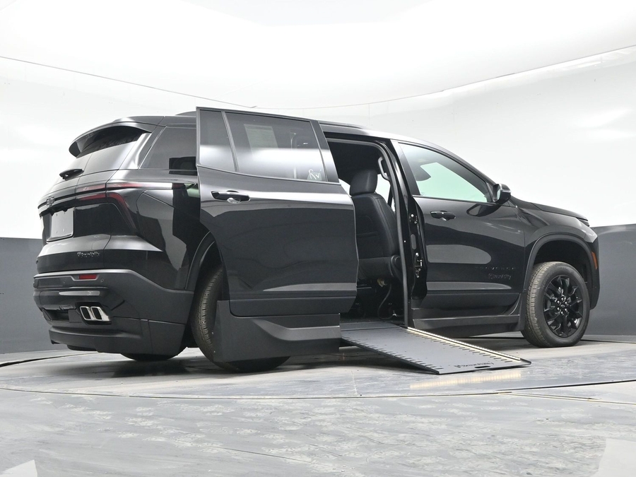 New 2025 Chevrolet Traverse 1LT Midnight - BraunAbility Side Entry Entry In Floor Automatic Ramp