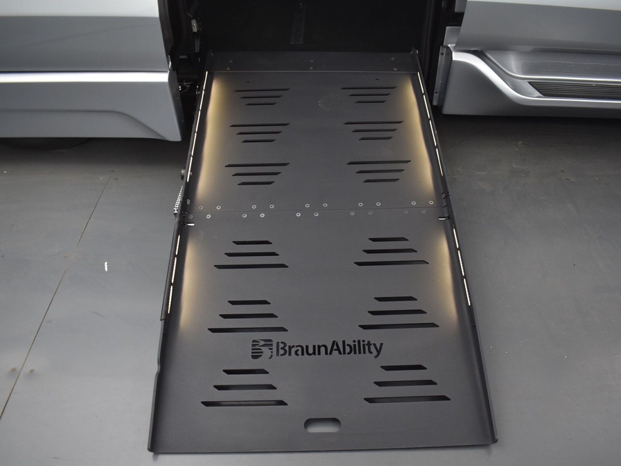 New 2025 Toyota Sienna Hybrid LE - BraunAbility Side Entry Entry Fold Out Automatic Ramp