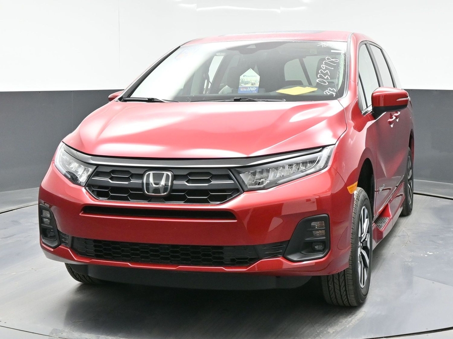 Red Honda Odyssey image number 15