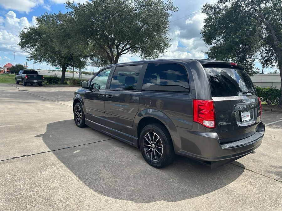 Used 2015 Dodge Grand Caravan SXT - BraunAbility Side Entry Entry Fold Out Automatic Ramp