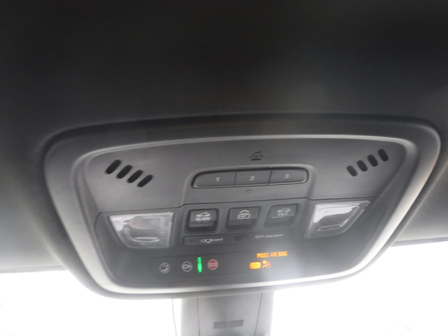 White Chevrolet Traverse image number 13
