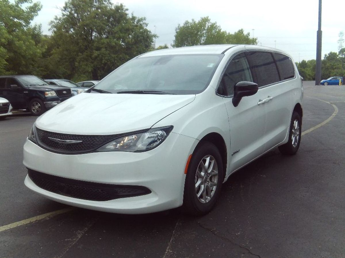 2024 CHRYSLER VOYAGER - Image 13