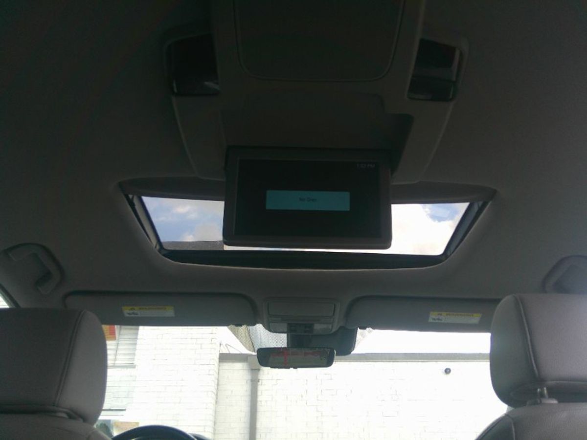 Black Honda Odyssey image number 14