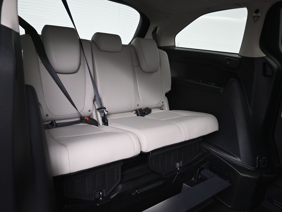 Grey Honda Odyssey image number 9