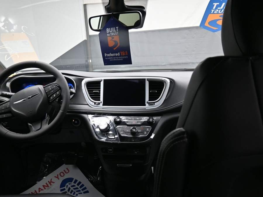 New 2026 Chrysler Pacifica Select Sport - BraunAbility Side Entry Entry Fold Out Automatic Ramp