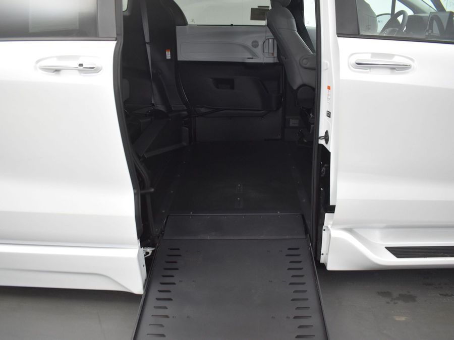 New 2025 Toyota Sienna Hybrid XLE Base - BraunAbility Side Entry Entry In Floor Automatic Ramp
