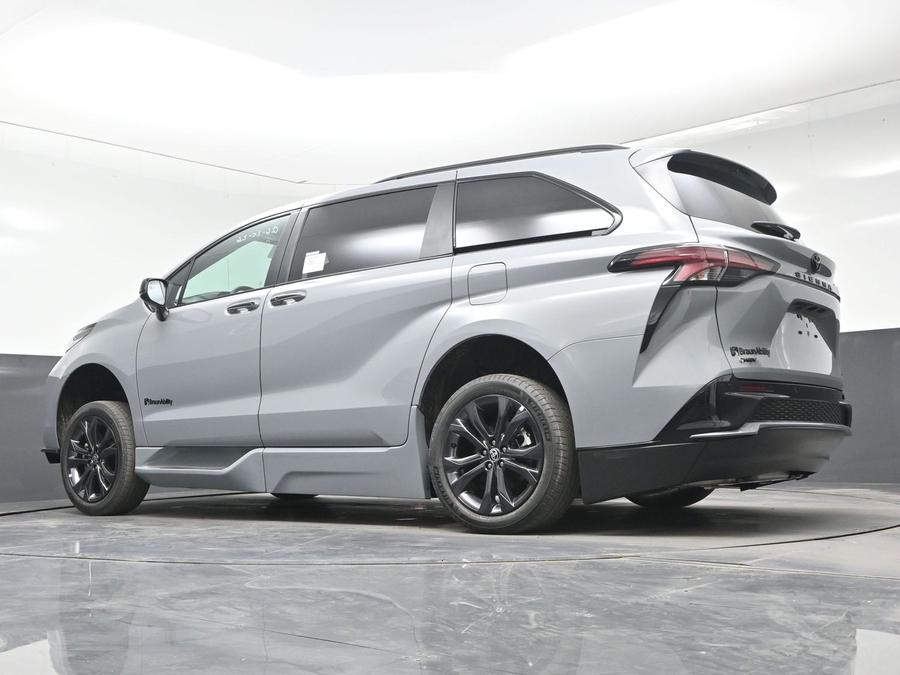 New 2026 Toyota Sienna Hybrid XSE Sport - BraunAbility Side Entry Fold Out Automatic Ramp