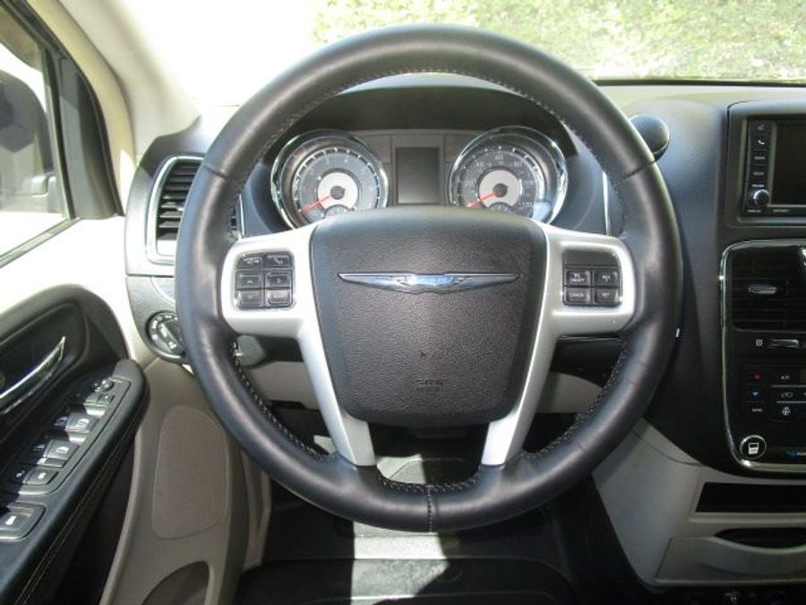 Used 2015 Chrysler Town and Country Touring-L - BraunAbility Side Entry Entry In Floor Automatic Ramp