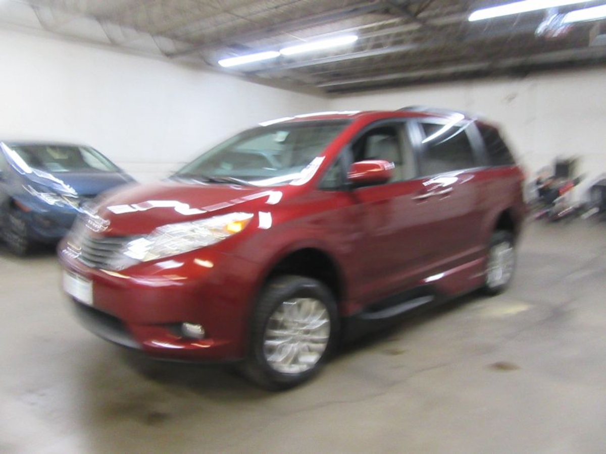 2014 TOYOTA SIENNA - Image 12