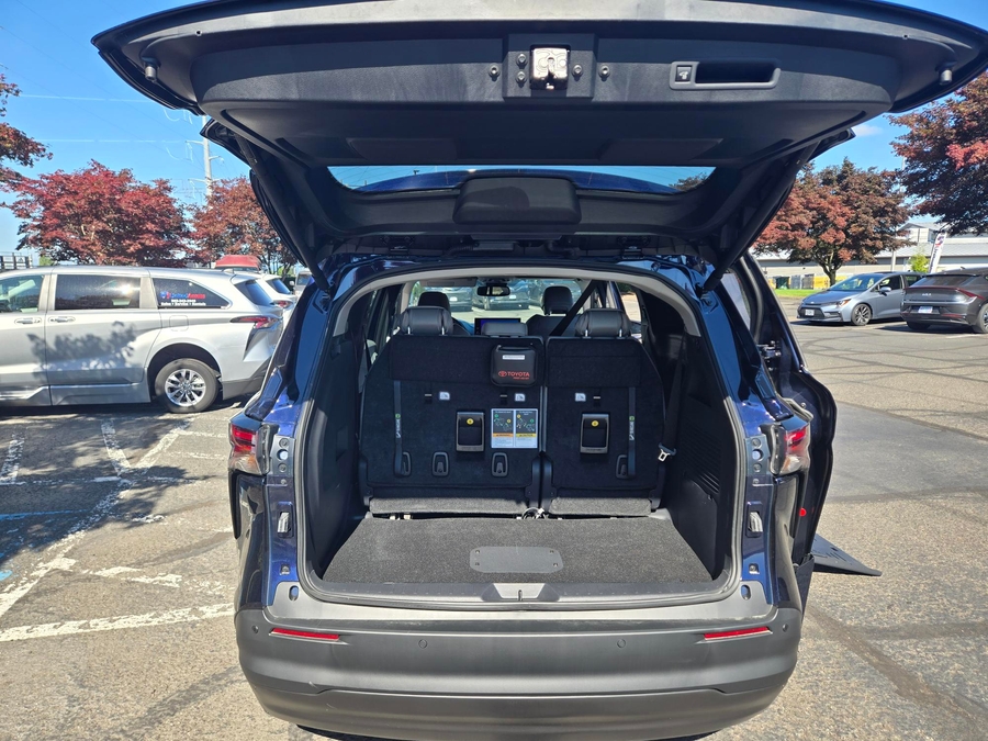 Used 2022 Toyota Sienna Hybrid XLE - BraunAbility Side Entry Fold Out Automatic Ramp