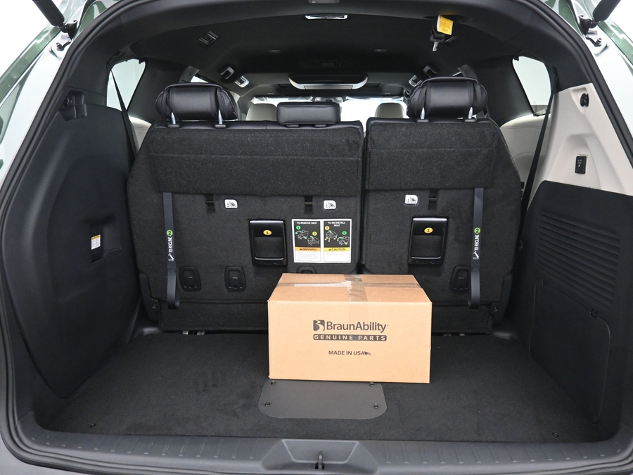 New 2026 Toyota Sienna Hybrid Limited - BraunAbility Side Entry In Floor Automatic Ramp