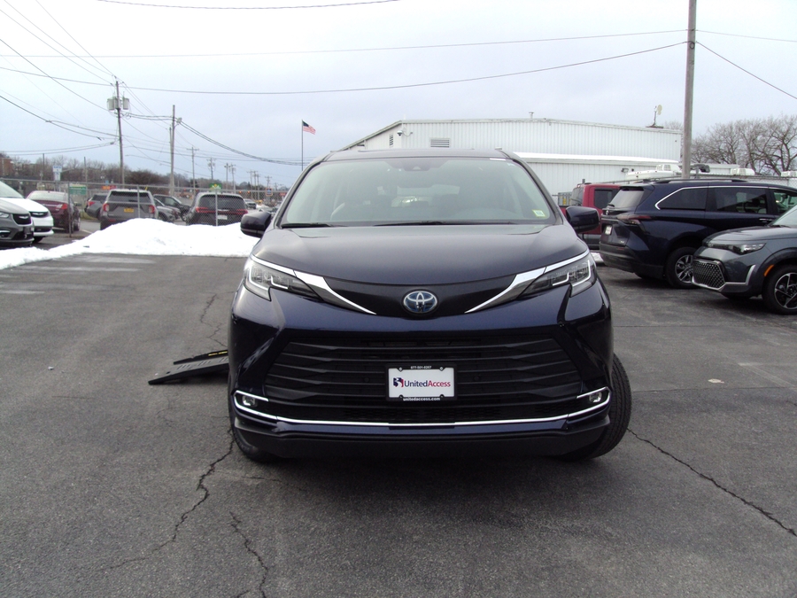 Used 2023 Toyota Sienna Hybrid XLE Base - BraunAbility Side Entry Entry Fold Out Automatic Ramp